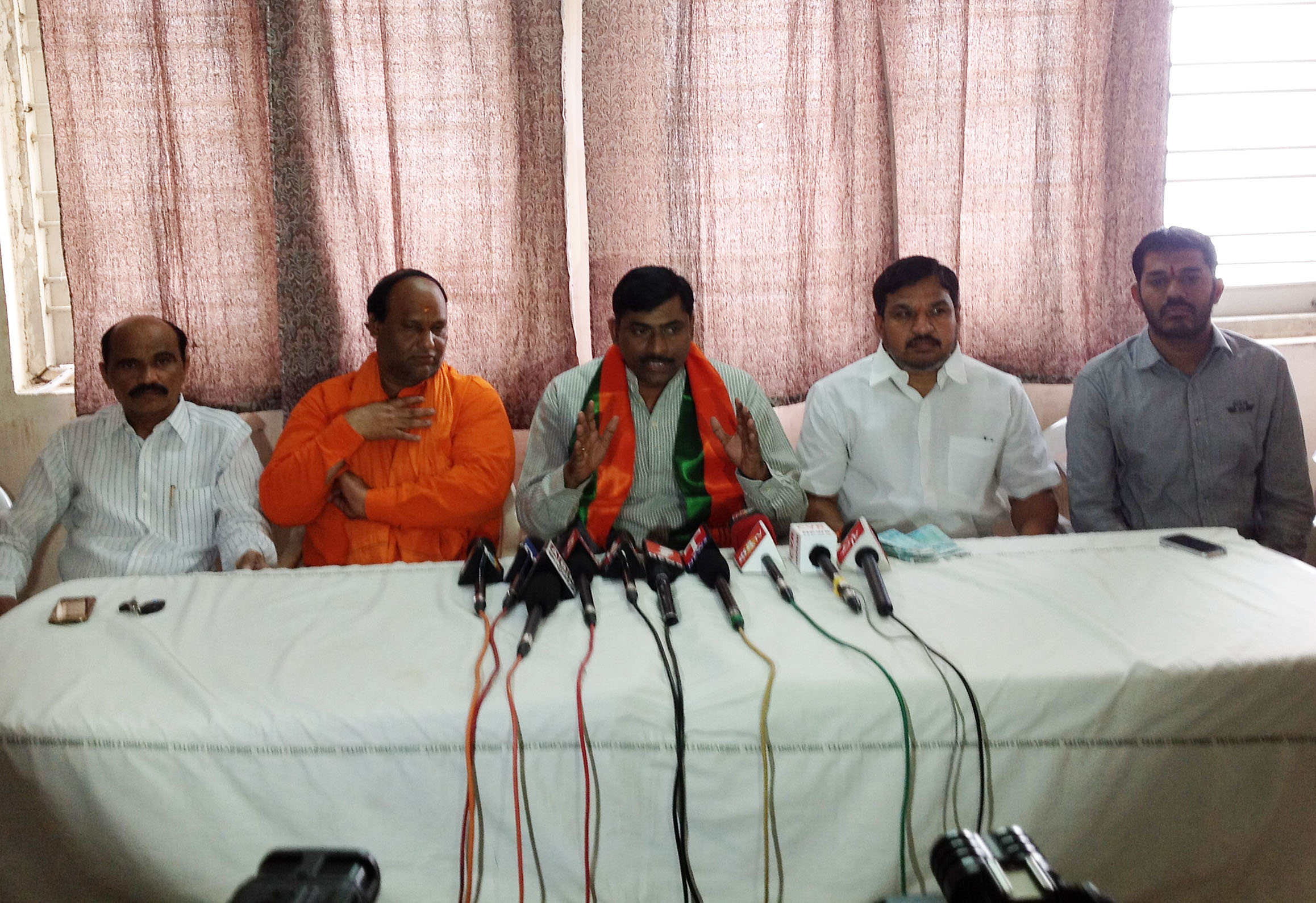 BJP National General Secretary Shri P. Muralidhar Rao addressing a press conference in Chhattisgarh on May 27, 2013