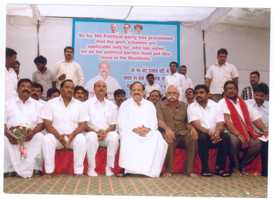 Shri M. Venkaiah Naidu, MP and former president, of Bharatiya Janata Party while inaugurating a 24-hour Deeksha undertaken by All Voters India Initiative at Jantar Mantar, New Delhi on October 29, 2012