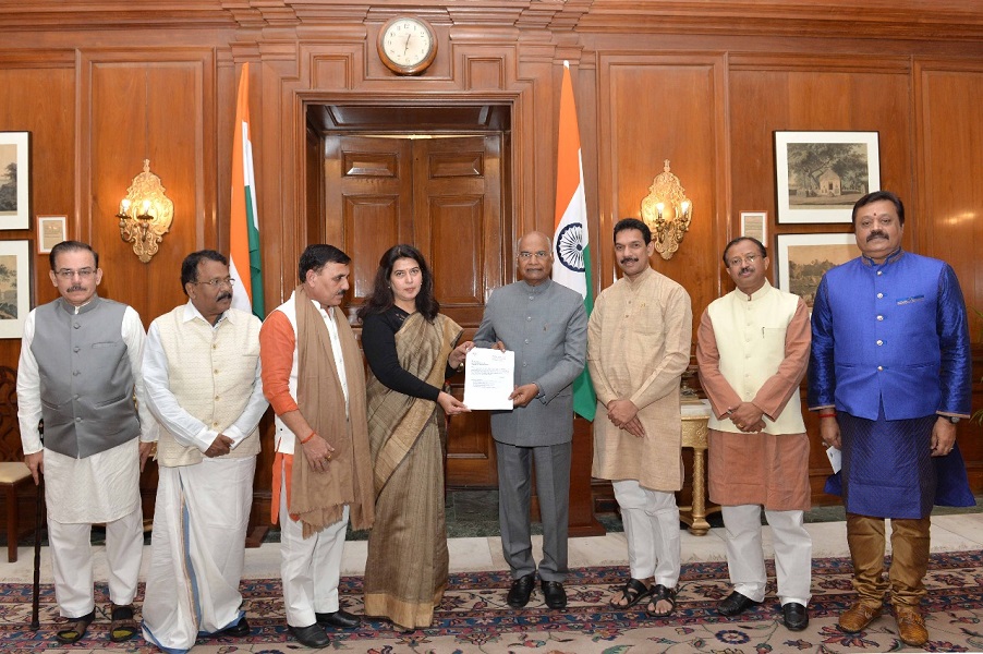 BJP deligation led by Sushree Saroj Panday, Sh V. Muralidharan & Others meet Hon'ble President of India Sh Ramnath Kovind and submit memorandum on Sabrimala at Rashtrapati Bhawan,New Delhi. photo.