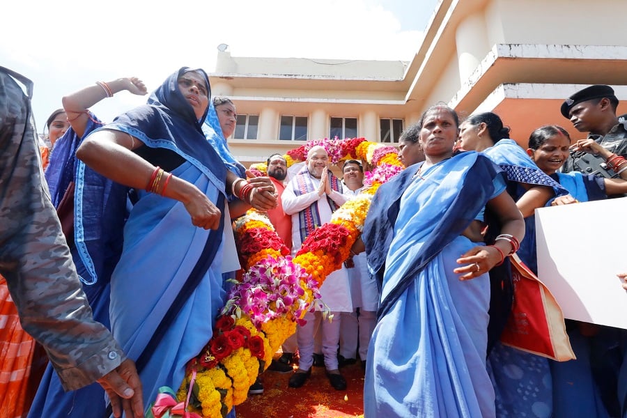 Photographs : Asha and Aganwadi workers felicitated BJP National President Shri Amit Shah for the historic increase in their wages by Modi government