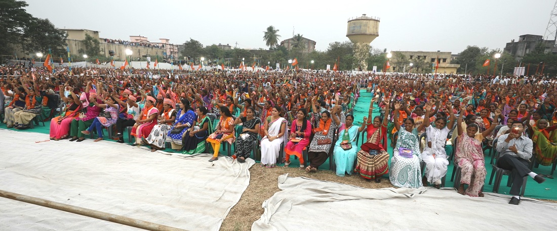 BJP National President, Shri Amit Shah addressing a public meeting in Gandevi, Navsari (Gujarat)