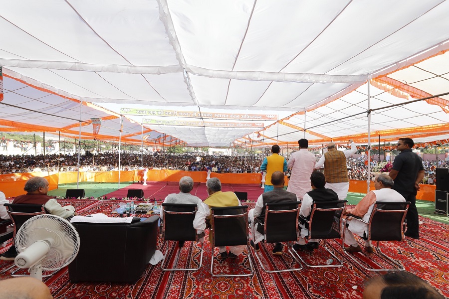 Photographs : BJP National President, Shri Amit Shah addressing a public meeting in Shivpuri (Madhya Pradesh)