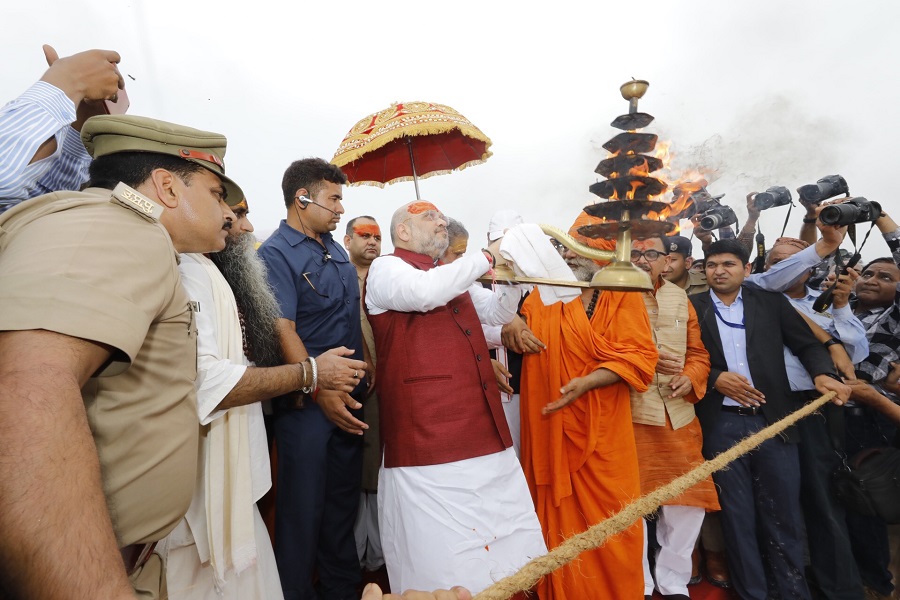 Photographs : BJP National President Shri Amit Shah inaugurated Siddh Baba Maujgiri Ghat & perform Yamuna Aarti at Siddh Baba Maujgiri temple, Allahabad