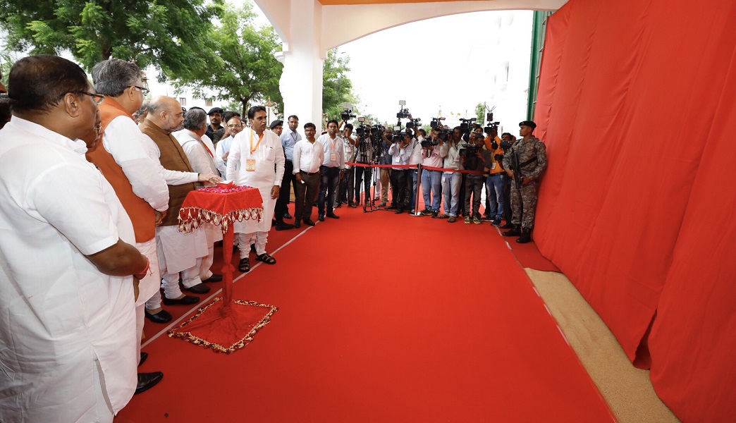 Photographs : BJP National President Shri Amit Shah inaugurating Kushabhau Thackeray auditorium at BJP state office, Raipur (Chhattisgarh).