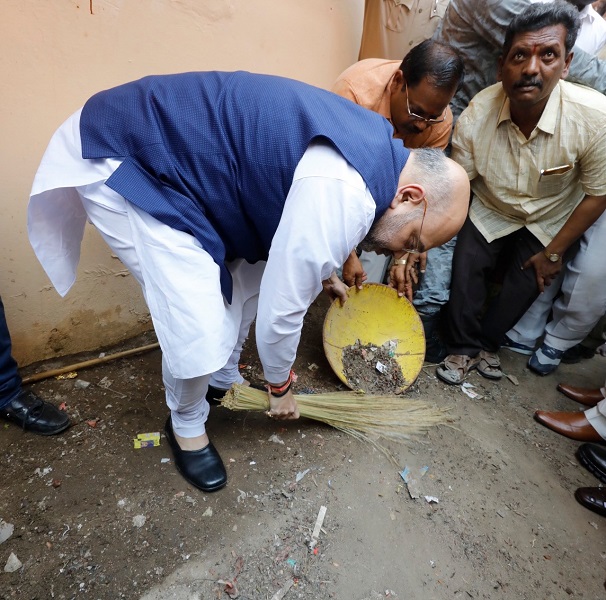 Photographs : BJP National President Shri Amit Shah joins the nationwide cleanliness camapaign 'Swachhta Hi Sewa' in Begampet, Hyderabad (Telangana)