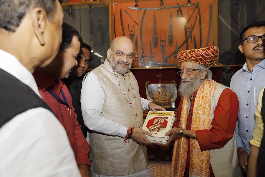 Photographs : BJP National President Shri Amit Shah met eminent writer Shri Babasaheb Purandare as part of 'Sampark for Samarthan' campaign in Pune (Maharashtra)