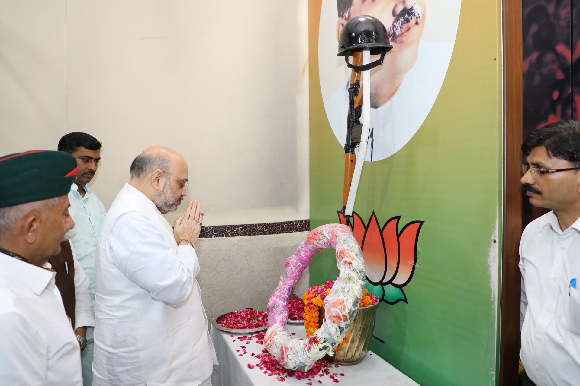 BJP National President, Shri Amit Shah paying floral tribute to the Martyrs of Kargil war on the eve of Kargil Vijay Diwas at 11, Ashok Road