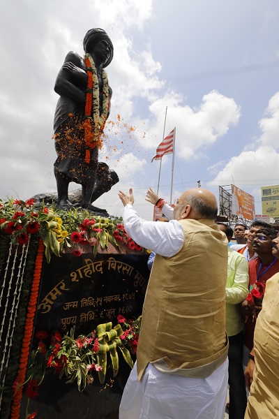 Photographs : BJP National President, Shri Amit Shah paying floral tributes to Bhagwan Birsa Munda' statue in Ranch (Jharkhand)