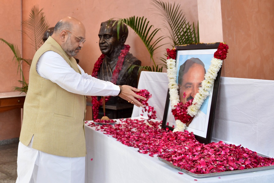 Photographs : BJP National President, Shri Amit Shah paying floral tributes to Shri Ananth Kumar at BJP HQ, New Delhi