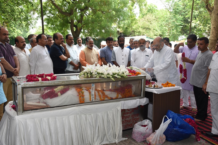 Photographs : BJP National President Shri Amit Shah pays last respects to senior BJP leader Shri Ram Pyare Pandey ji.