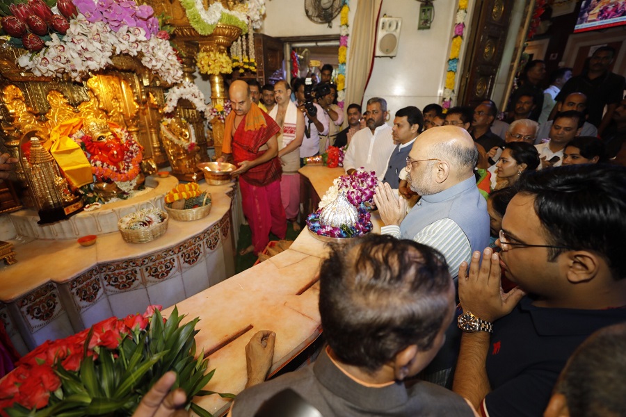 Photographs : BJP National President Shri Amit Shah took blessings of Shri Siddhivinayak in Mumbai.