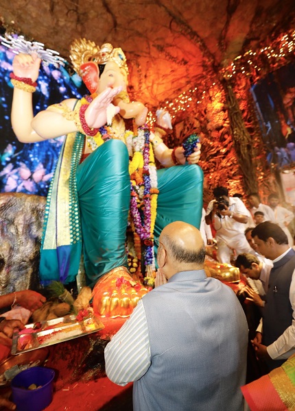 Photographs : BJP National President Shri Amit Shah visited Lal Bagh Cha Raja in Mumba in Mumbai