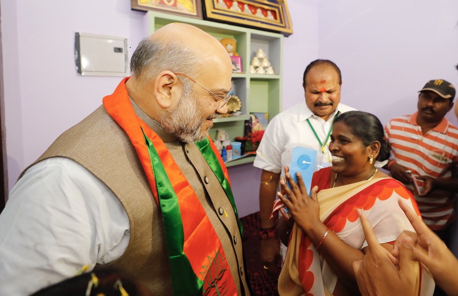  BJP National President, Shri Amit Shah visited the home of P. Jyoti ji, a beneficiary of PM Awas Yojana in Rajahmundry (Andhra Pradesh) as part of Labharthi Sampark Abhiyan.