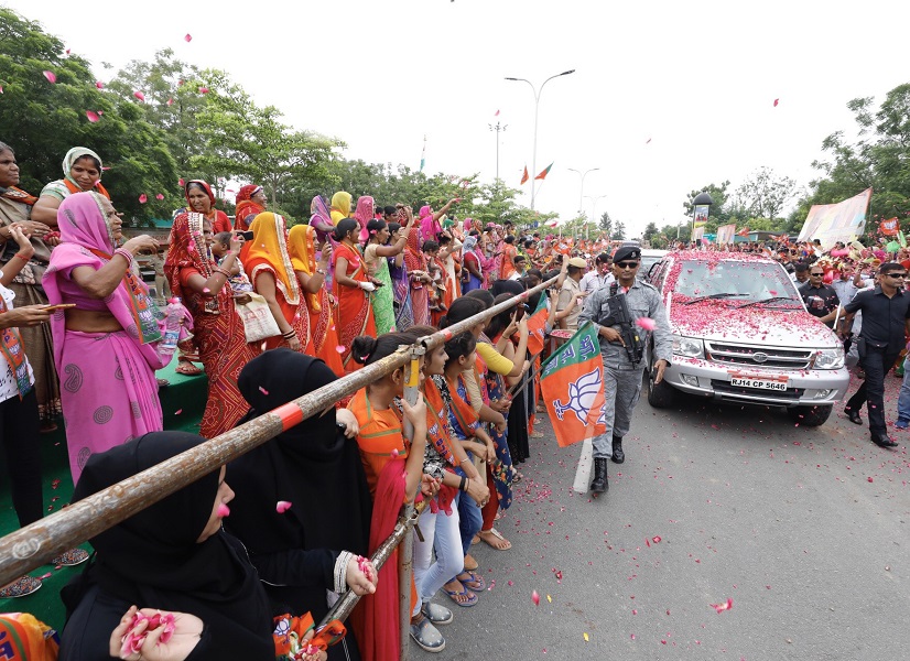 Photographs : BJP National President, Shri Amit Shah's rousing reception on his arrival at Jaipur (Rajasthan)