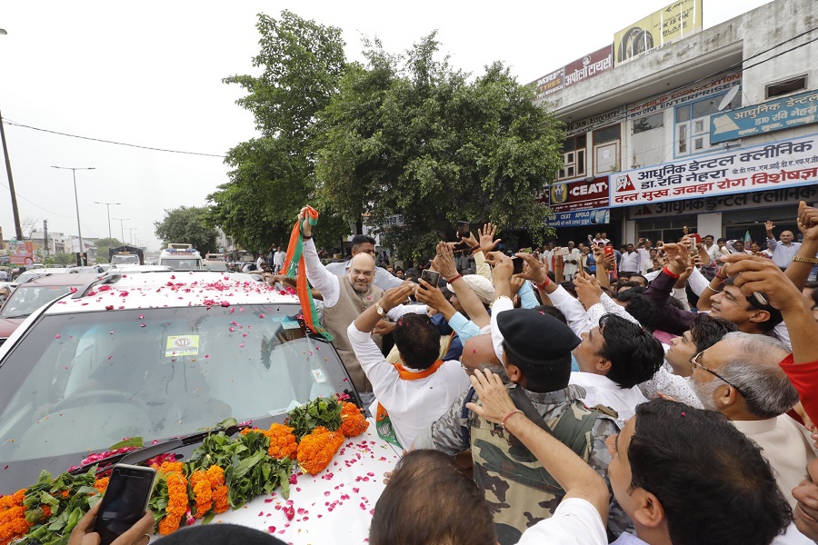 Photographs : BJP National President, Shri Amit Shah’s rousing reception while en route to Meerut to address the State executive meeting of BJP Uttar Pradesh.