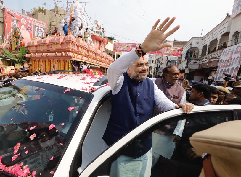 Photographs: BJP National President Shri Amit Shah took blessings of Maa Mahankali at Lal darwaja Mahankali temple in Hyderabad.