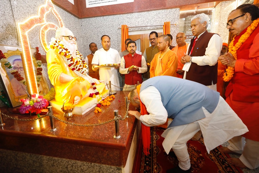 BJP National President Shri Amit Shah visited Shri Gorakhnath Mutt in Gorakhpur (Uttar Pradesh).