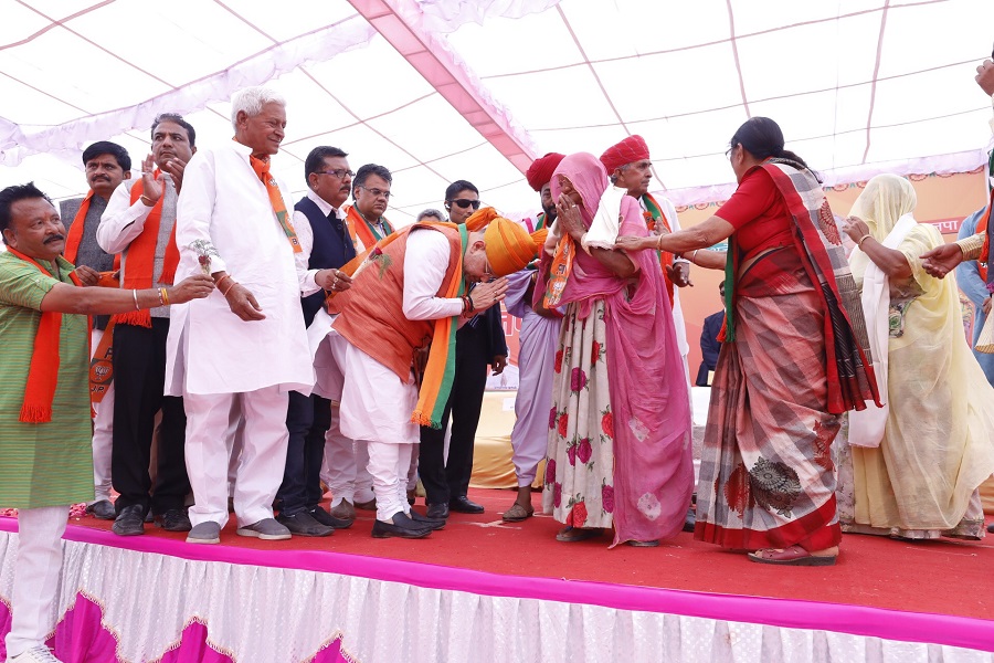 Photographs of BJP National President, Shri Amit Shah addressing a public meeting in Sirohi (Rajasthan)