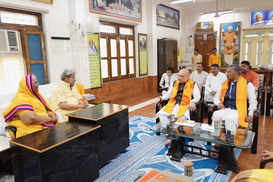 Photographs of BJP National President Shri Amit Shah meeting with head of All India Gayatri Pariwar Chief Dr Pranav Pandya in Shanti Kunj, Haridwar