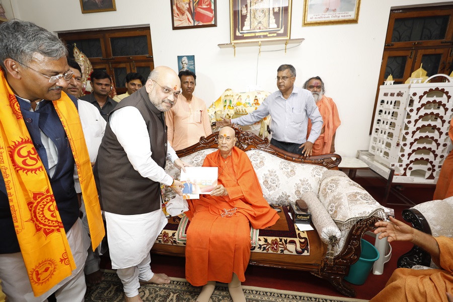 Photographs of BJP National President Shri Amit Shah meeting with Swami Satyamitranand Giri ji Maharaj and Swami Avdeshanand Giri ji Maharaj in Bharat Mata Mandir, Haridwar as a part of "Sampark for Samarthan" campaign.