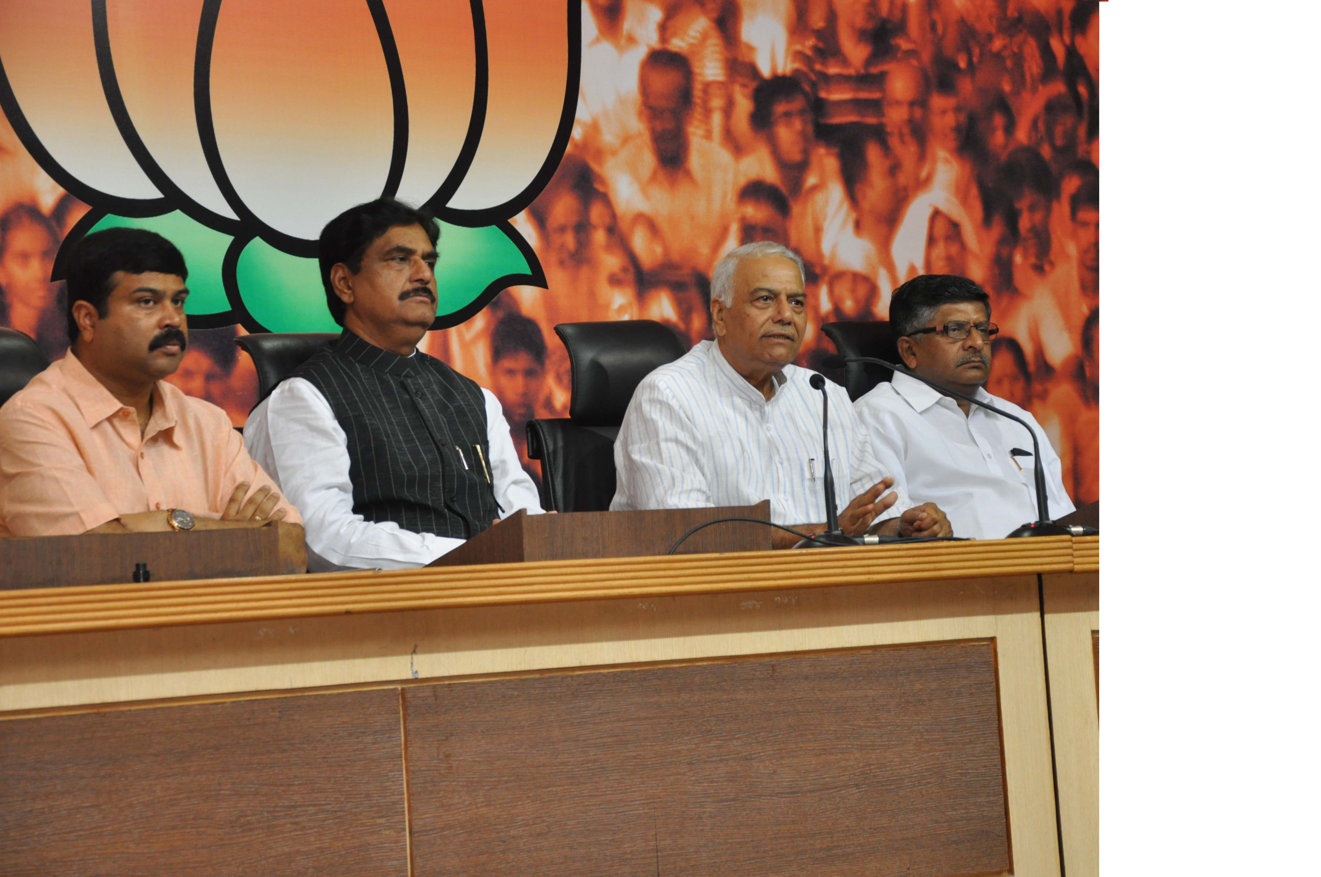 Shri Yashwant Sinha, Shri Ravi Shankar Prasad, Shri Gopinath Munde and Shri Dharmendra Pradhan addressing a press conference at 11 Ashok Road on September 17, 2012