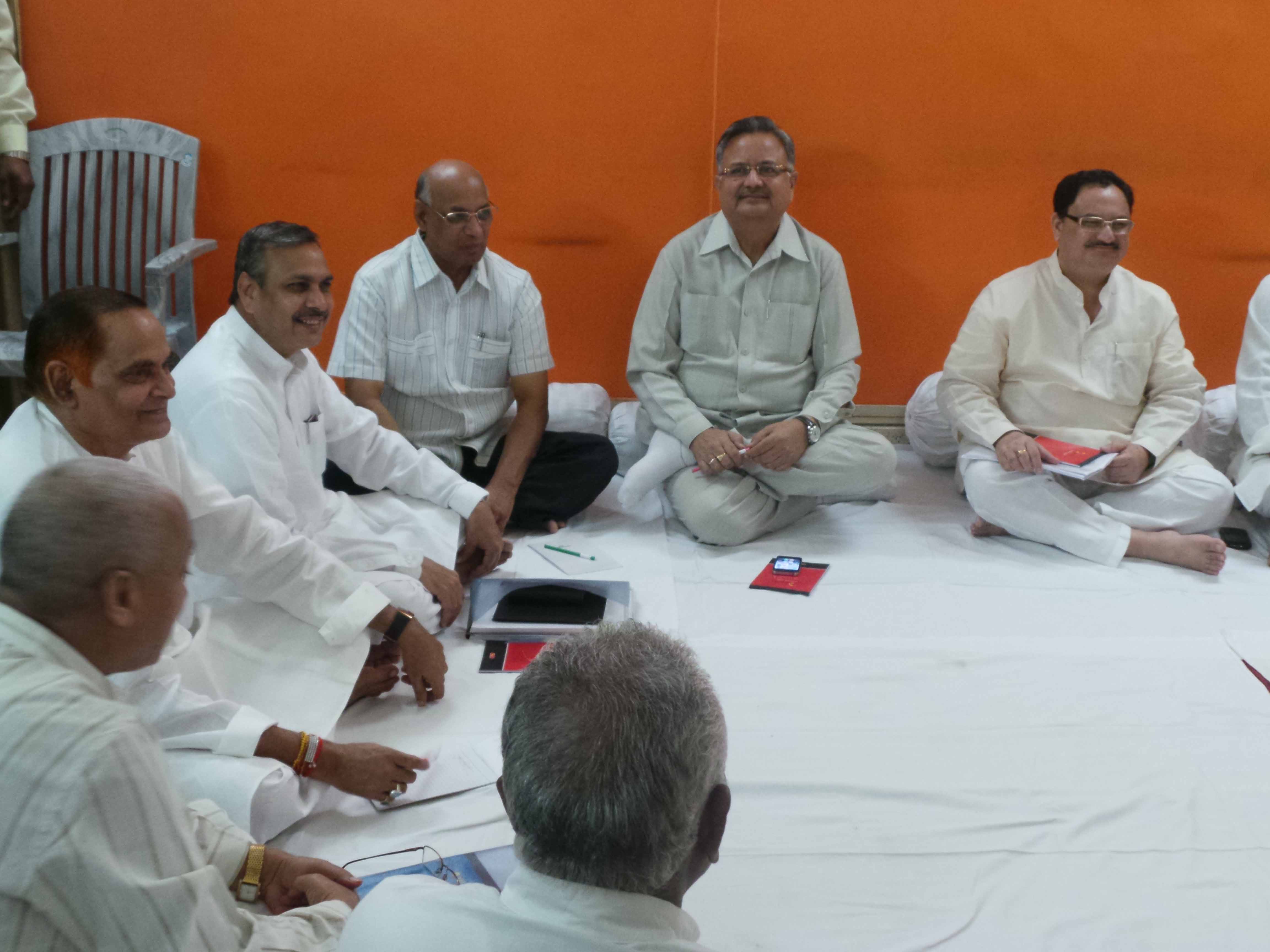 Chhattisgarh Chief Minister, Dr. Raman Singh, Saudan Singh, Shri J.P. Nadda, Sh Ramesh Bais, Sushree Saroj Pandey and other state leaders during State Election Committee Meeting at Chhattisgarh on October 18, 2013