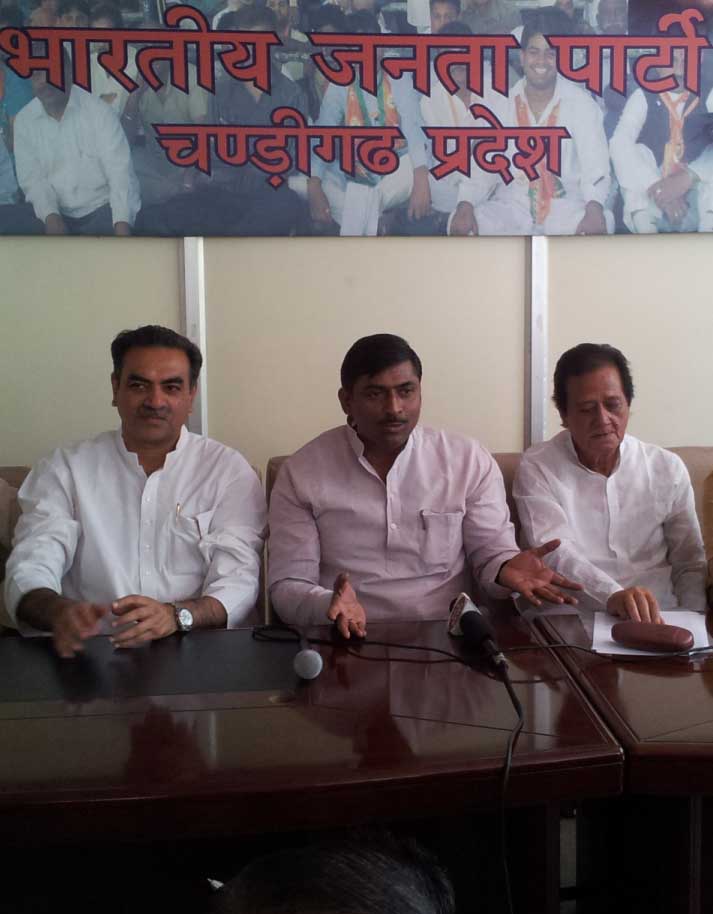 BJP National General Secretary, Shri P. Muralidhar Rao addressing a press conference at Chandigarh on May 17, 2013