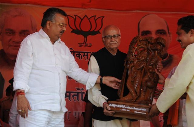 Shri L.K.Advani along with Chhattisgarh Chief Minister Raman Singh during an election campaign rally on April 14, 2009