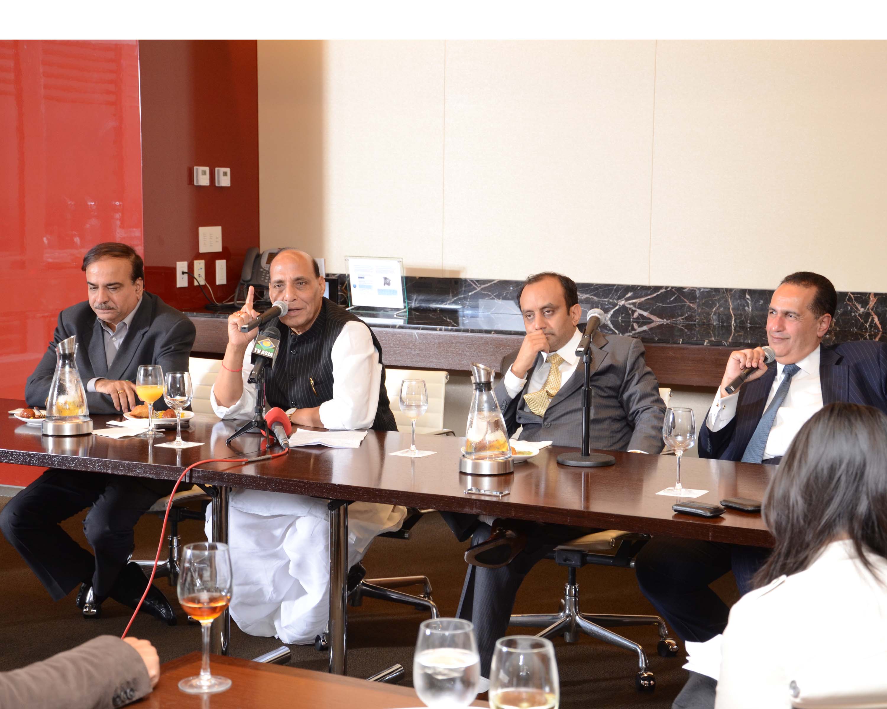 In the last leg of his USA visit Shri Rajnath Singh yesterday addressed entrepreneurs of Wall street interested in India at New York Times Building in gathering of Indian American Chamber of Commerce (IACC) on July 27, 2013