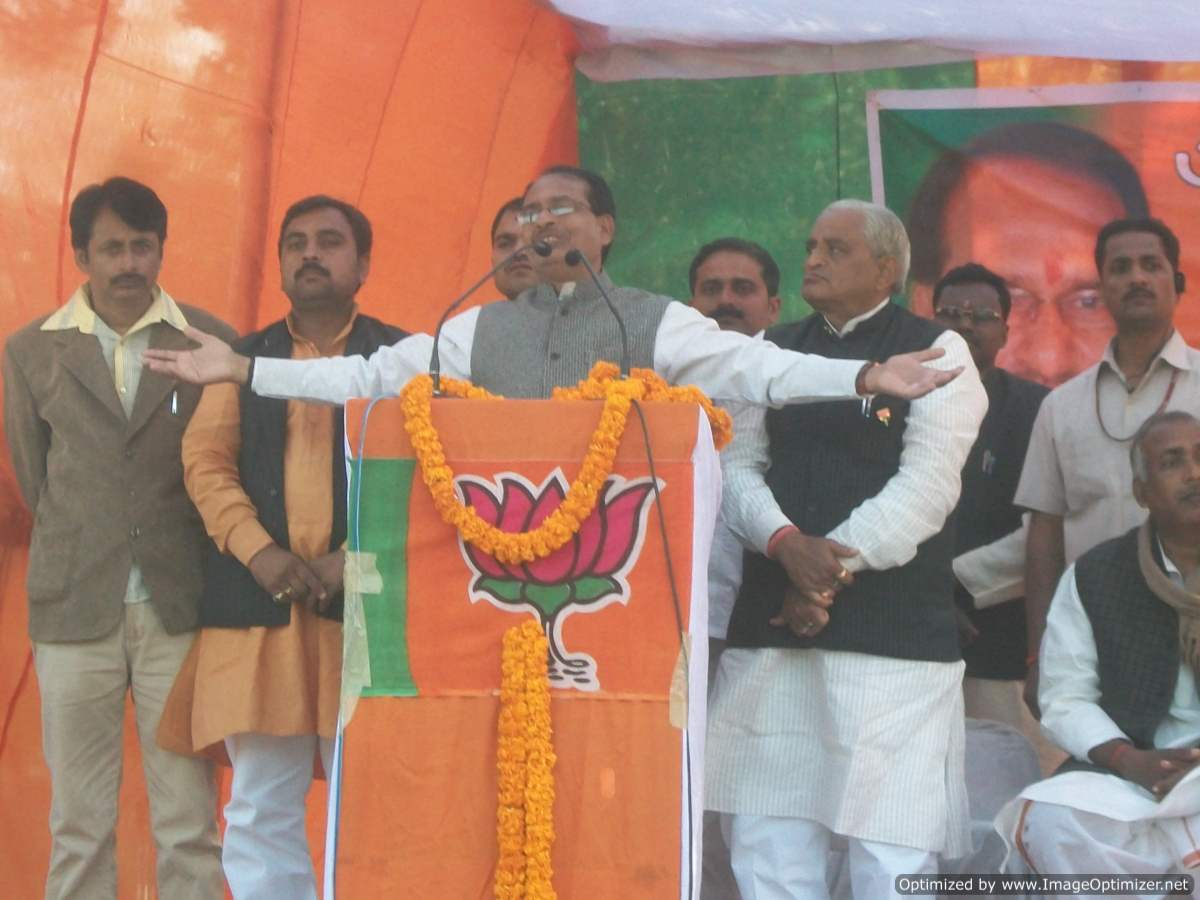 Shri Shivraj Singh Chauhan, Chief Minister, Madhya Pradesh addressing a public druing UP Assembly Election on February 10, 2012