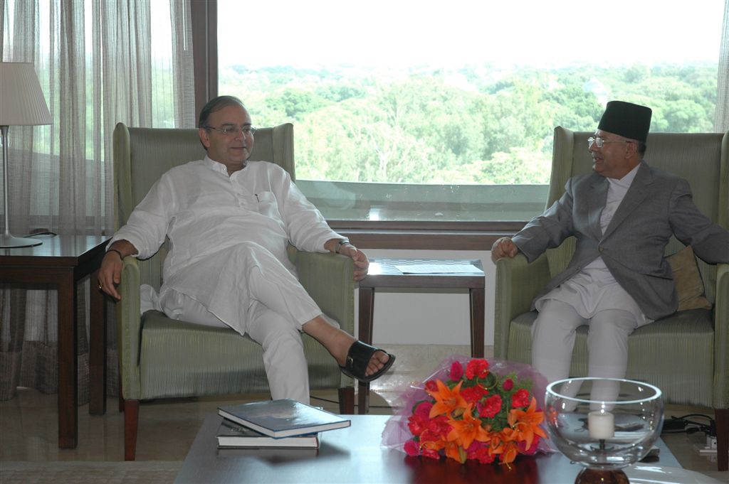 Shri Arun Jaitley, Leader of the Opposition (Rajya Sabha) meeting with Nepal PM, Shri Madhav Kumar at Oberoi Hotel on August 18, 2009