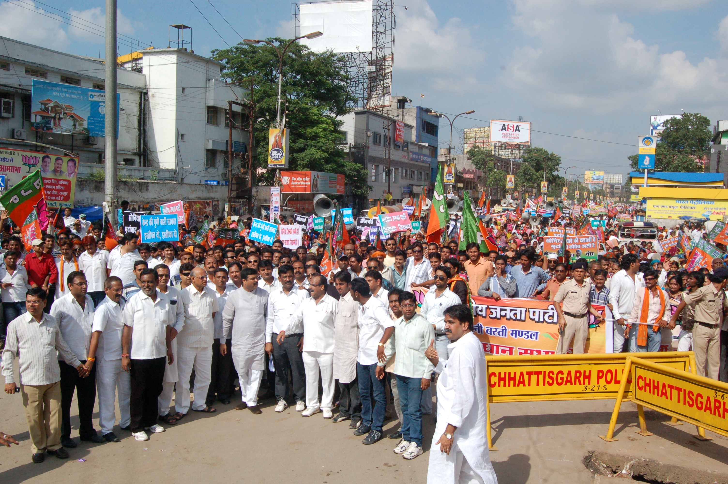 BJP National General Secretary and MP, Shri Dharmendra Pradhan addressing a public meeting on Coal Scam at Raipur (Chhattisgarh) on September 08, 2012