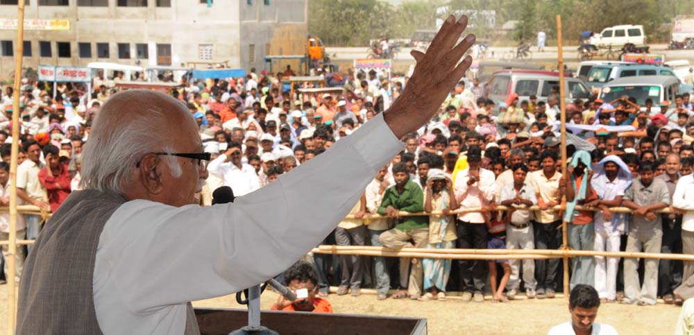 Shri L.K. Advaniji addressing a rally during Lok Sabha Election campaign in Purnia (Bihar) on April 24, 2009