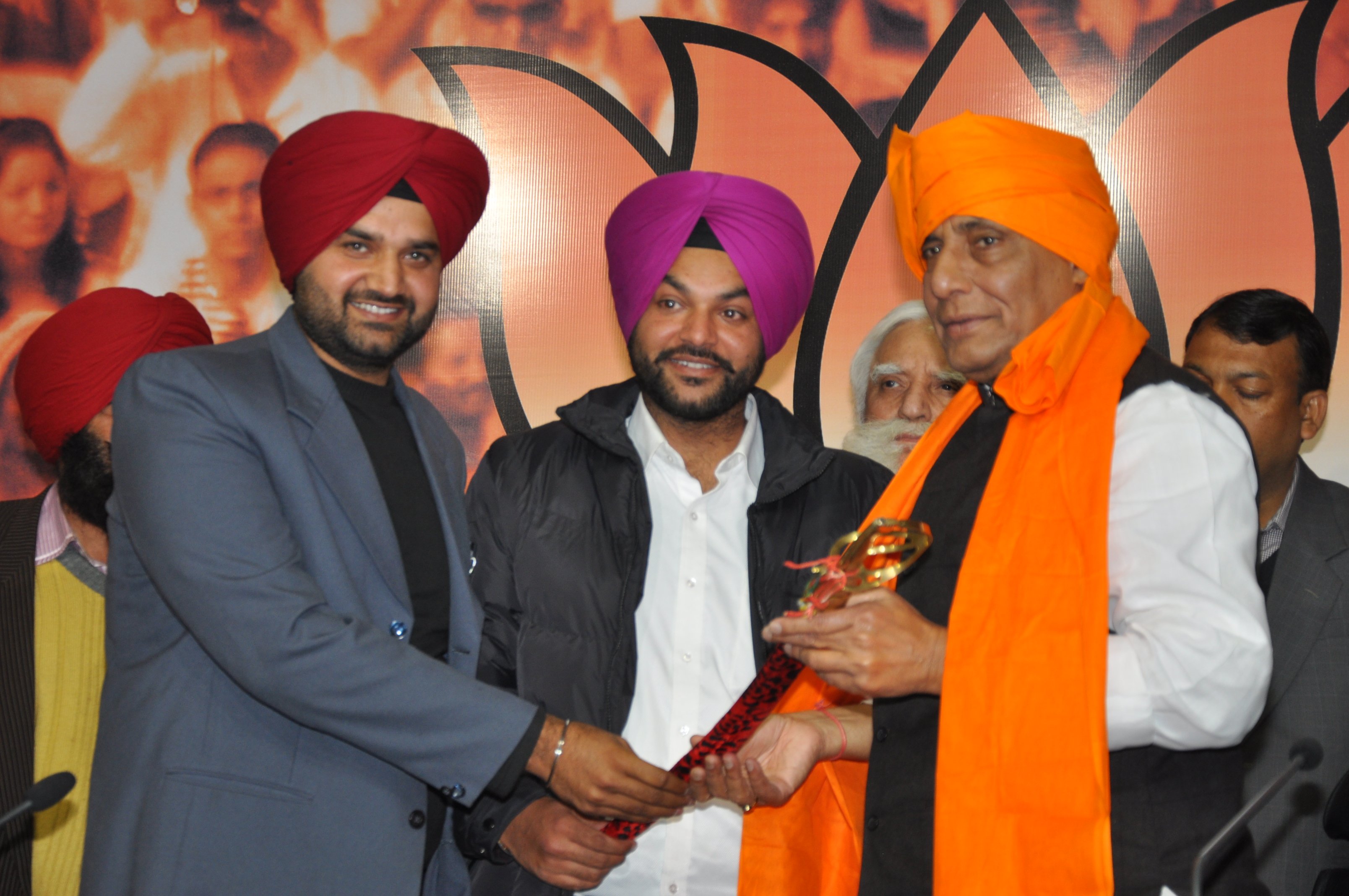 BJP National President, Shri Rajnath Singh felicitated by various Farmers organisations at 11, Ashoka Road, New Delhi on February 2, 2013