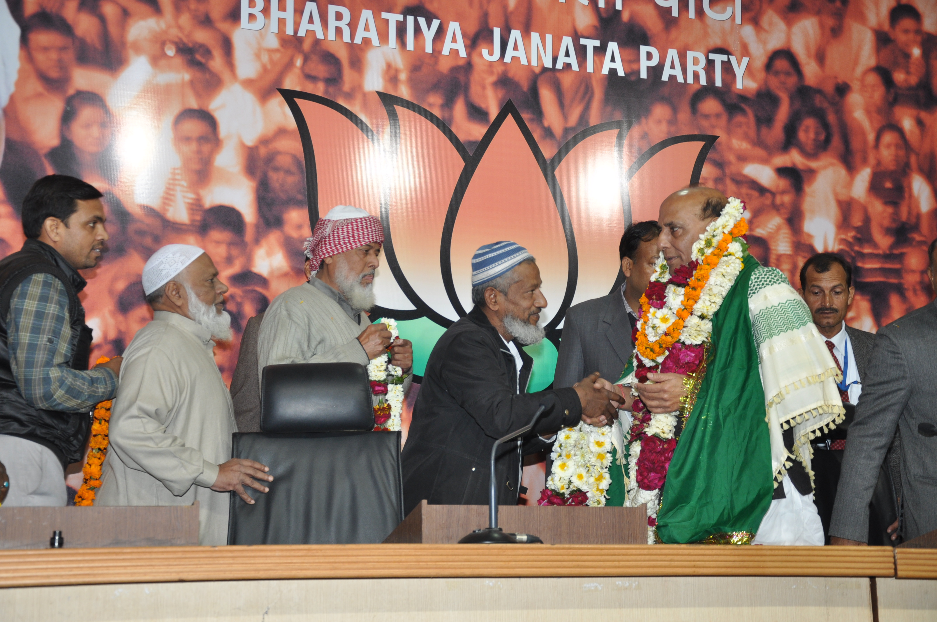 BJP National President, Shri Rajnath Singh felicitated by Minority workers at 11, Ashoka Road, New Delhi on February 2, 2013