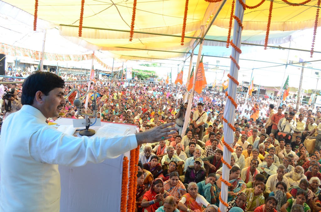 BJP National Spokesperson and MP, Syed Shahnawaz Hussain addressing a public meeting on Coal Scam at Raipur (Chhattisgarh) on September 08, 2012