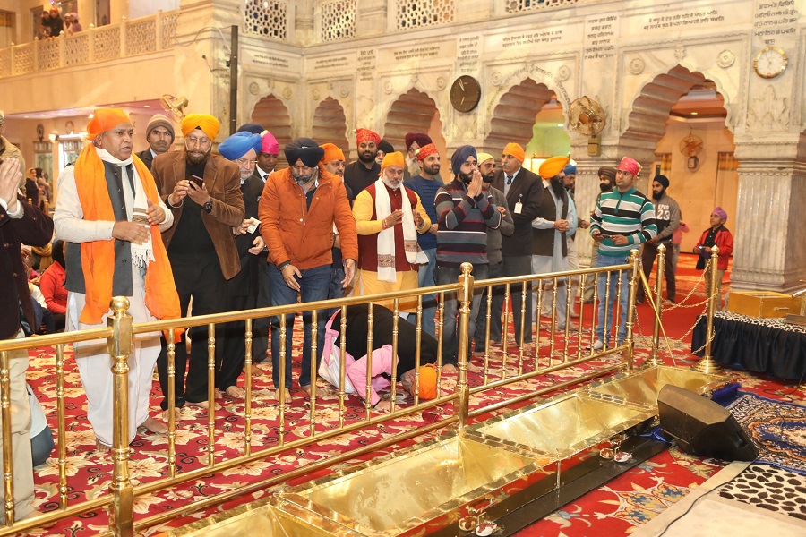 Shri Amit Shah addressing the SARBANSDANI, the Sight & Sound Show to commemorate the 350th birth anniversary of Guru Gobind Singh ji at Chandani Chowk, New Delhi.