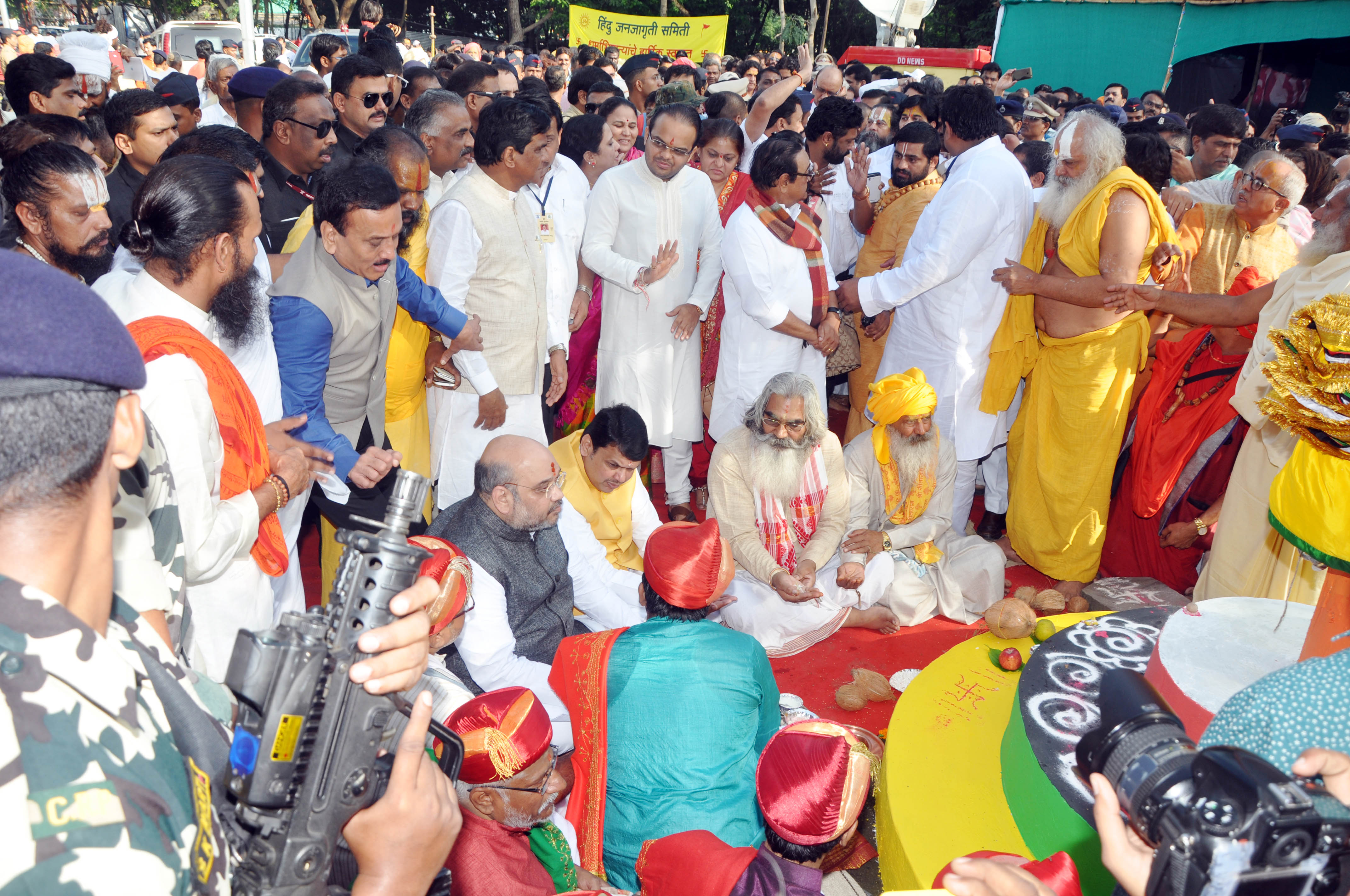 Shri Amit Shah inaugurating Mahayogi Guru Gorakhnath Temple & Pran-Pratishtha Karyakram of Navnath Temple at Trayambekeshwar, Nashik on August 19, 2015