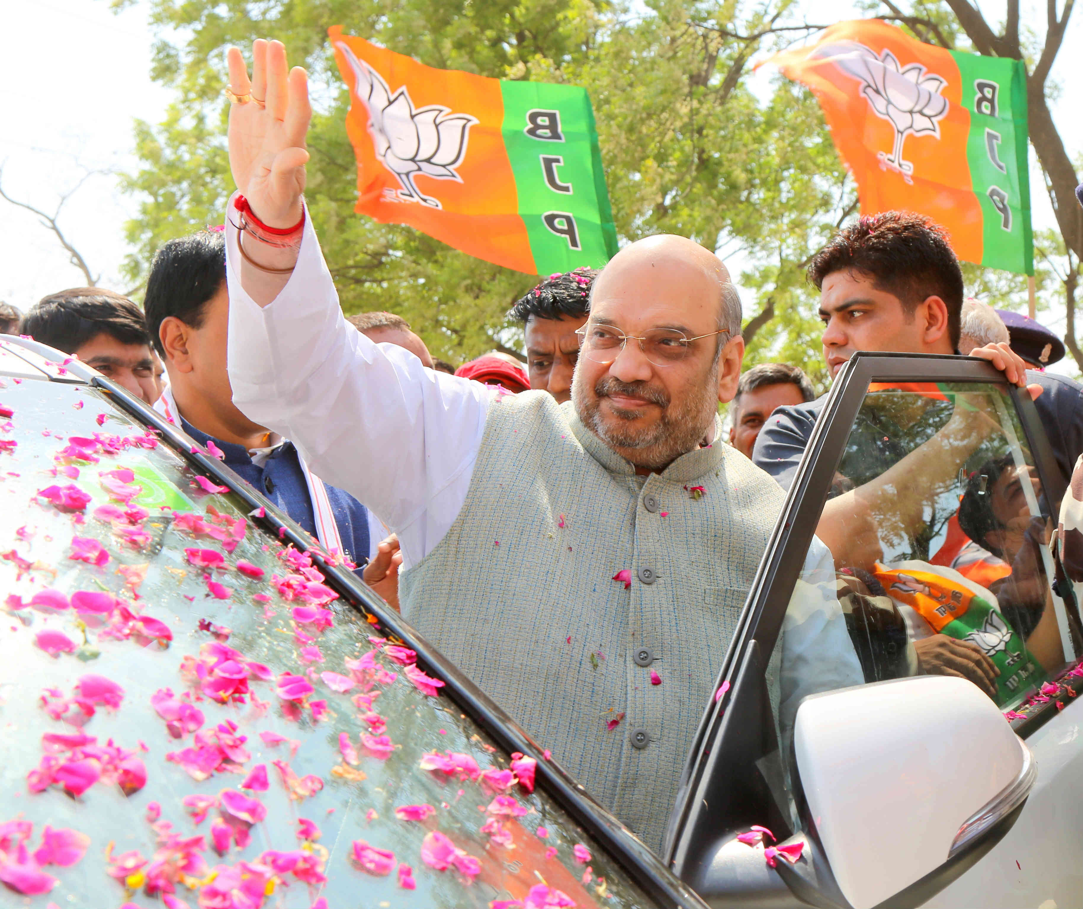 Shri Amit Shah interacting with the Villagers & Gram Sarpanchs at Ganoli,Uttar Pradesh on April 24, 2016