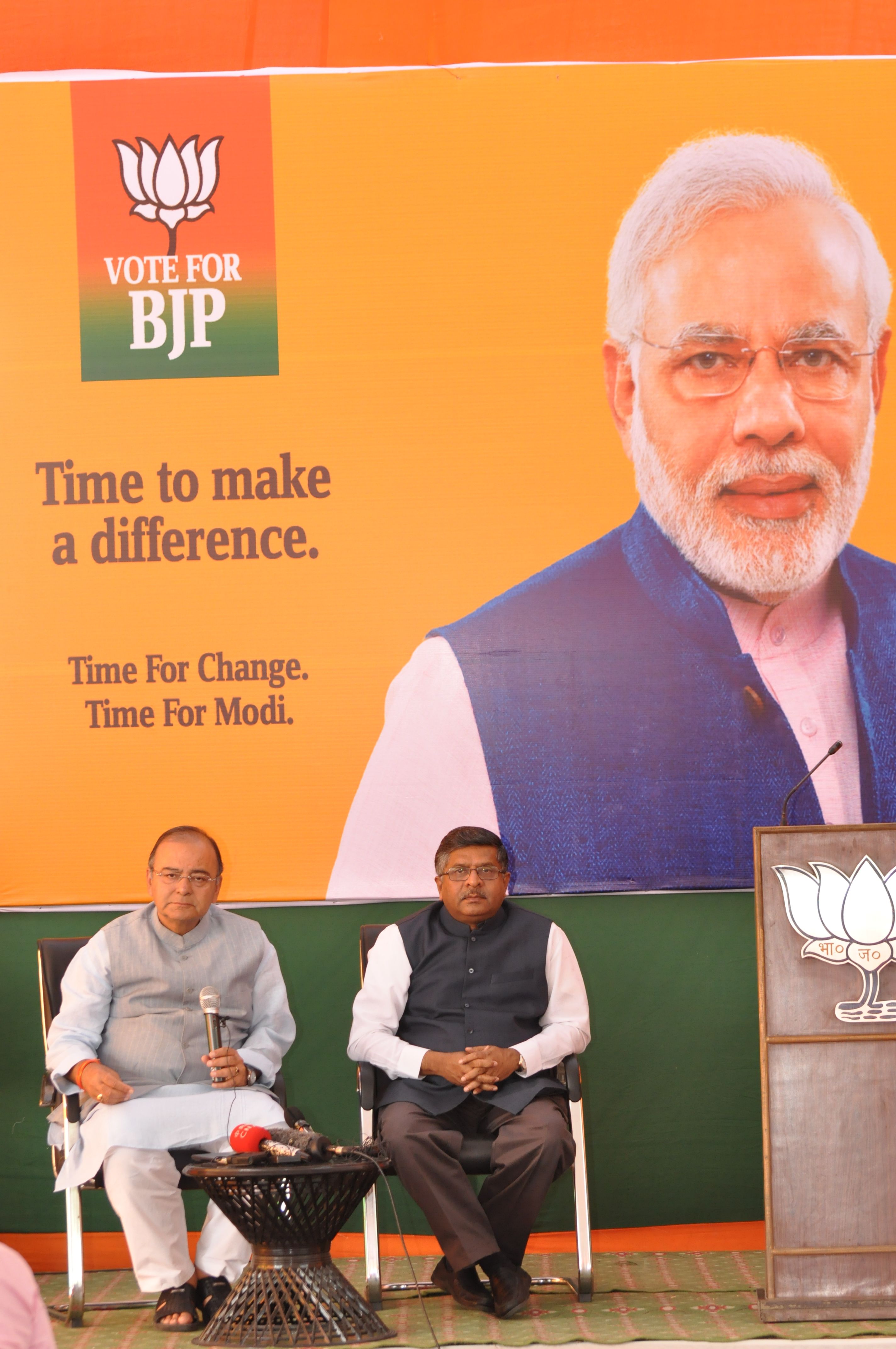 Shri Arun Jaitley interacting with foreign Media at 9, Ashoka Road on March 31, 2014