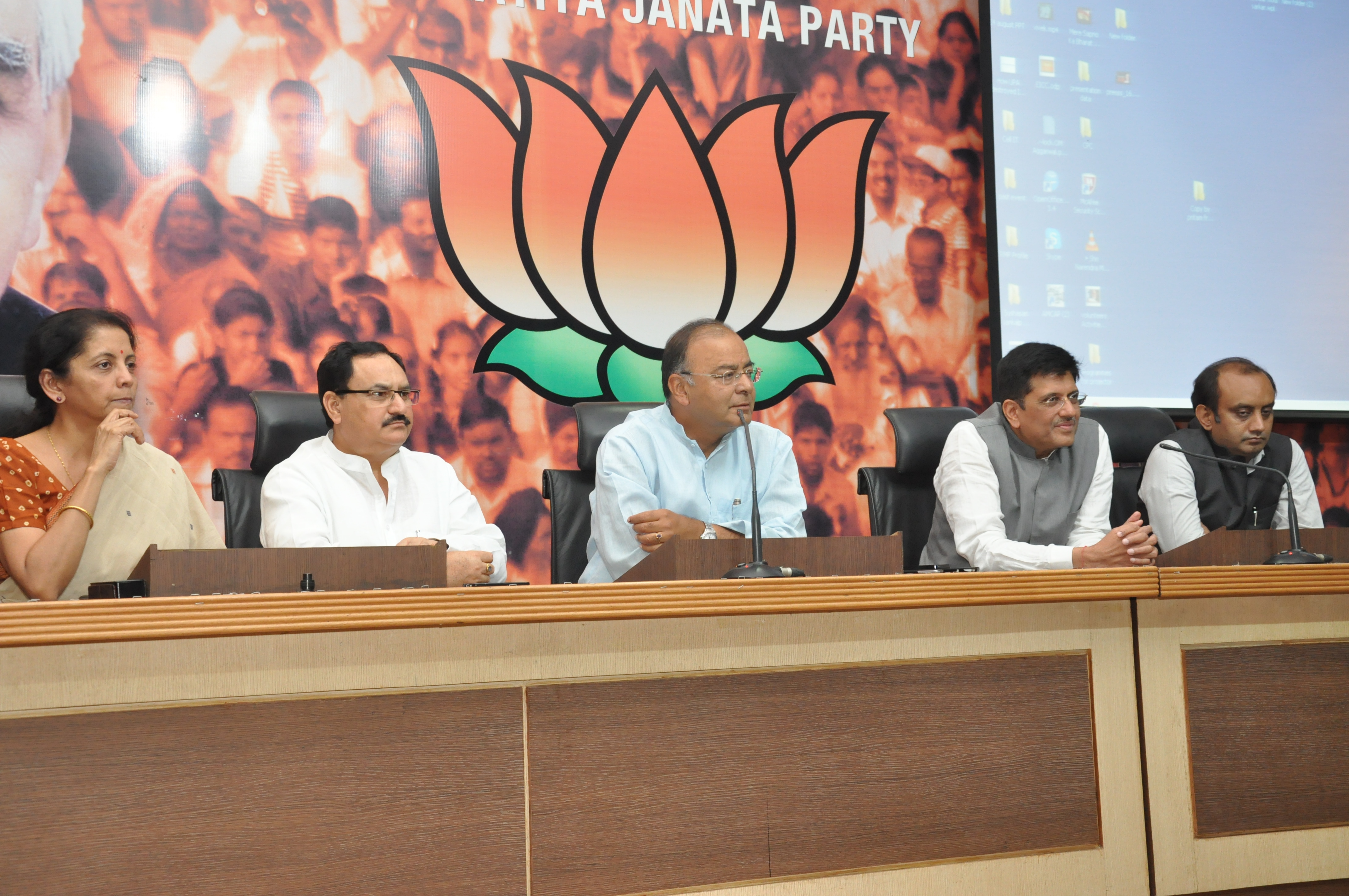 Shri Arun Jaitly, Leader of Opposition (Rajya Sabha) addressing press conference at 11, Ashoka Road, New Delhi on May 2, 2014