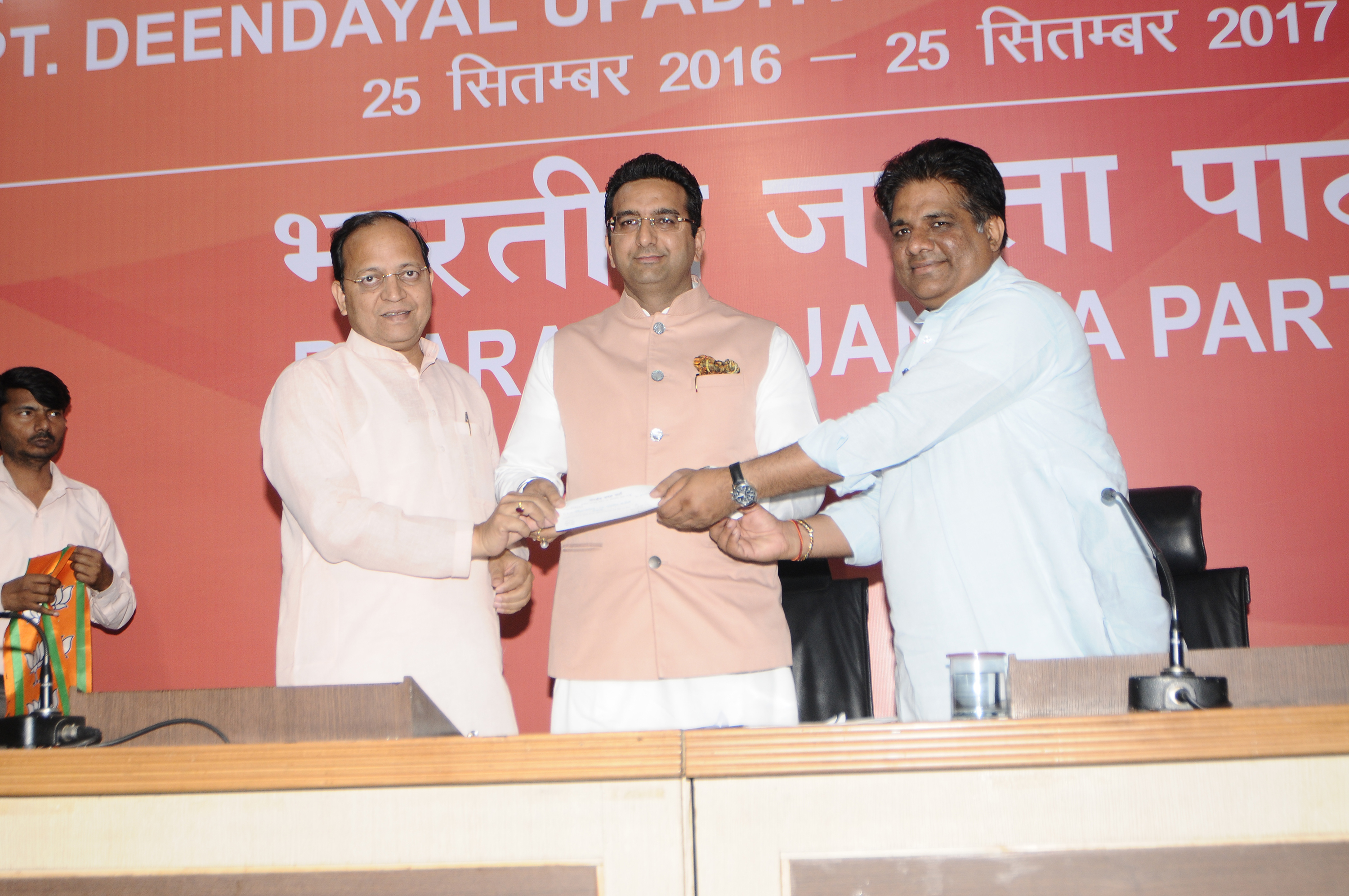 Shri Gaurav Bhatia joining BJP in presence of BJP National President, Shri Amit Shah, National Gen Sec (Org) Shri Ramlal ji, BJP National Gen Sec Shri Arun Singh & BJP National Gen Sec Shri Bhupender Yadav at 11, Ashoka Road on April  02, 2017