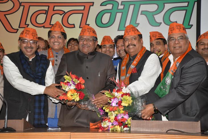 Shri Girish Sanghvi joining BJP along with Shri Ravi Shankar Prasad, Shri Piyush Goyal & Shri Vijay Goel on February 5, 2015