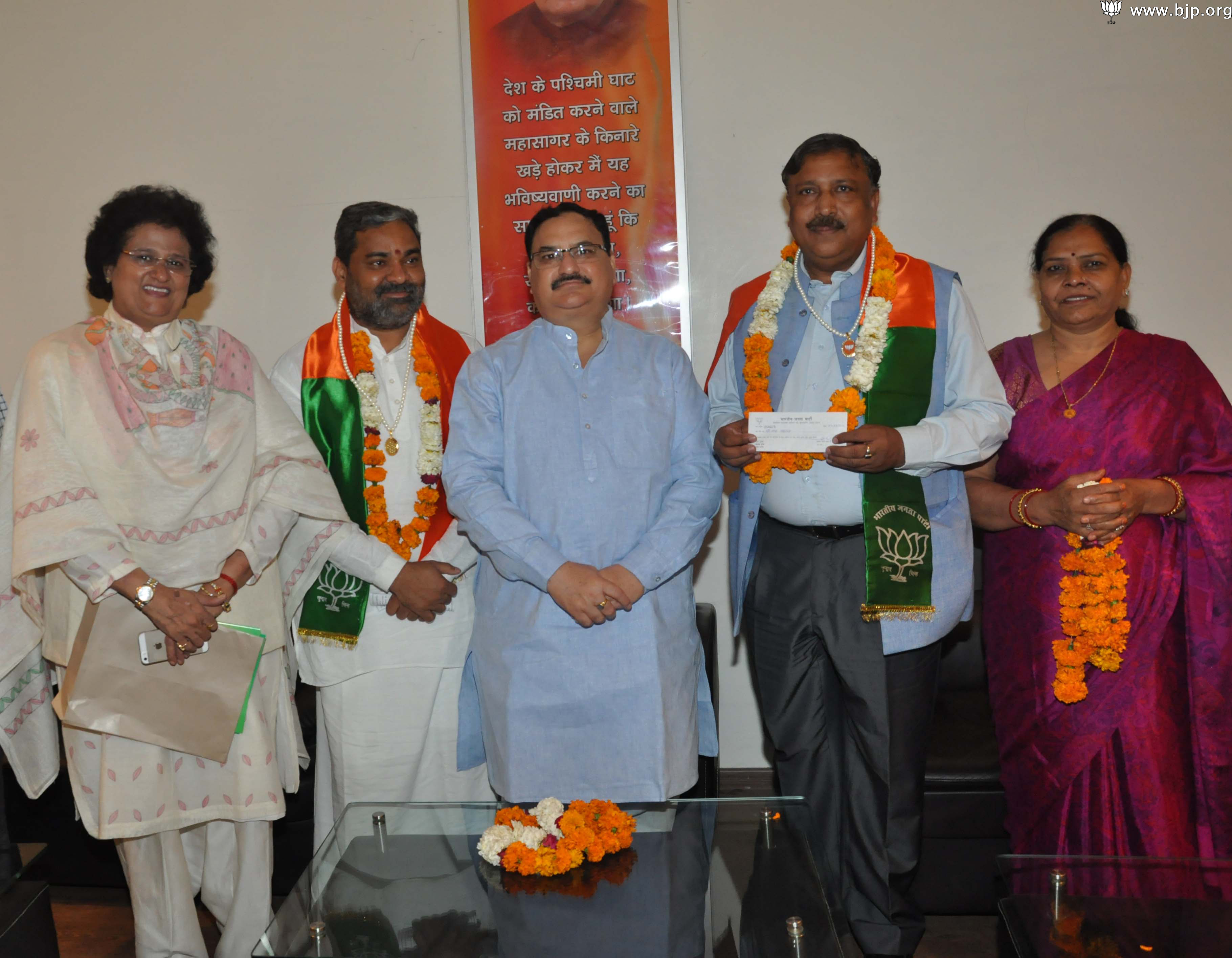 Shri Jagat Singh Tonk I.R.S.Joint Commissioner (VRS) Customs & Central Excise joined BJP in the presence of BJP National General Secretary, Shri J.P Nadda at 11, Ashoka Road on April 4, 2014 