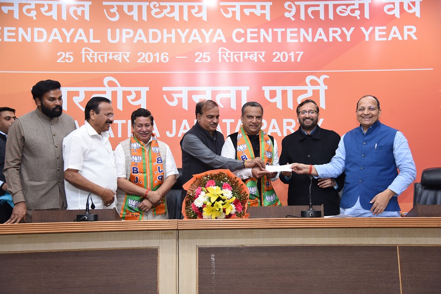 Shri Kartikeya Ghorpade joining BJP in presence of Hon’ble Union Ministers, Shri Prakash Javadekar, Shri Ananth Kumar & BJP National Gen. Secretary, Shri Arun Singh at 11, Ashok Road 6.02.2018