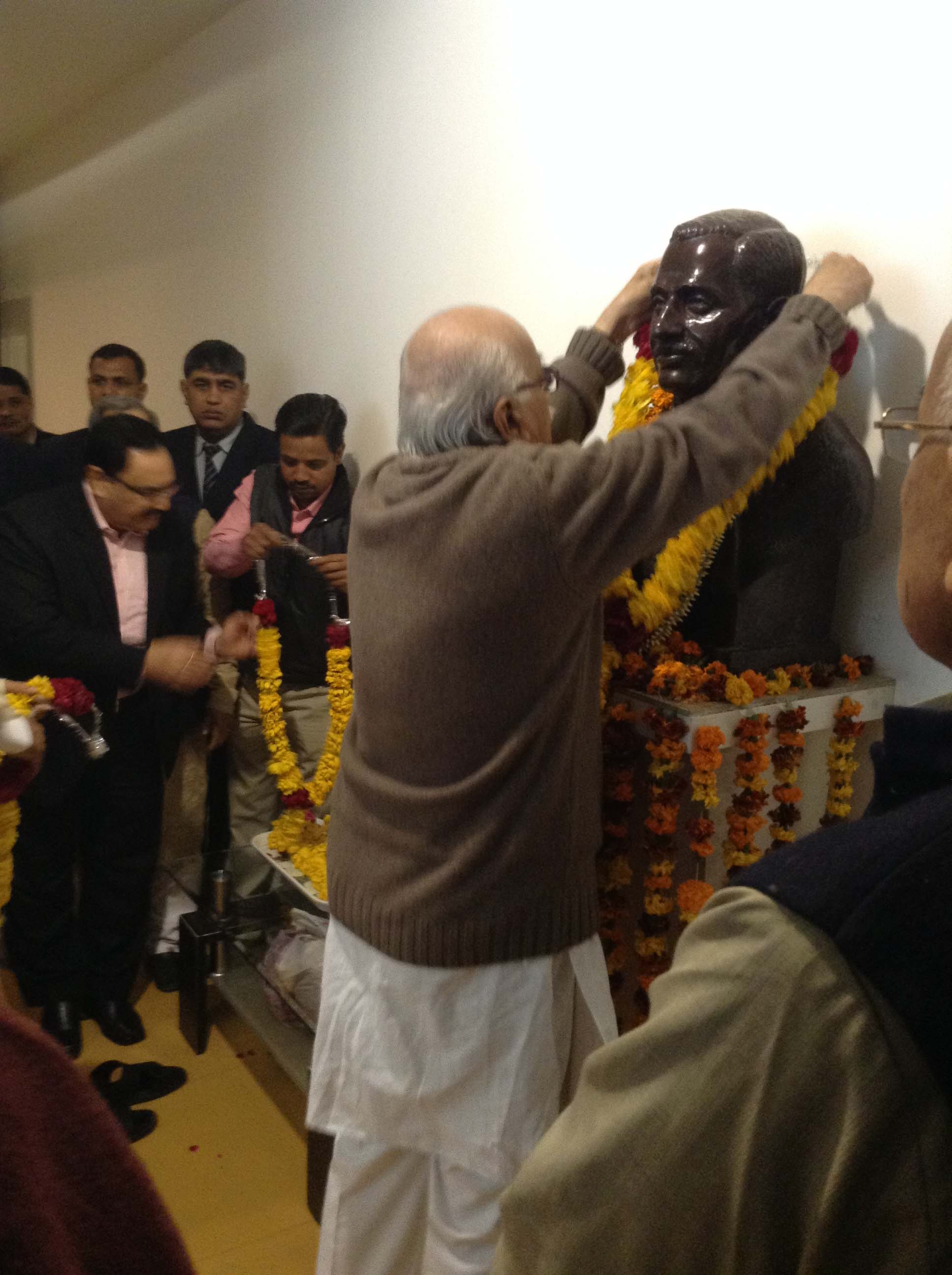 Shri L.K. Advaniji, Shri M.V. Naidu and other Senior leaders paying floral tribute to Pt. Deendayalji on his 'Punya Tithi' at 11, Ashoka Road on February 11, 2014