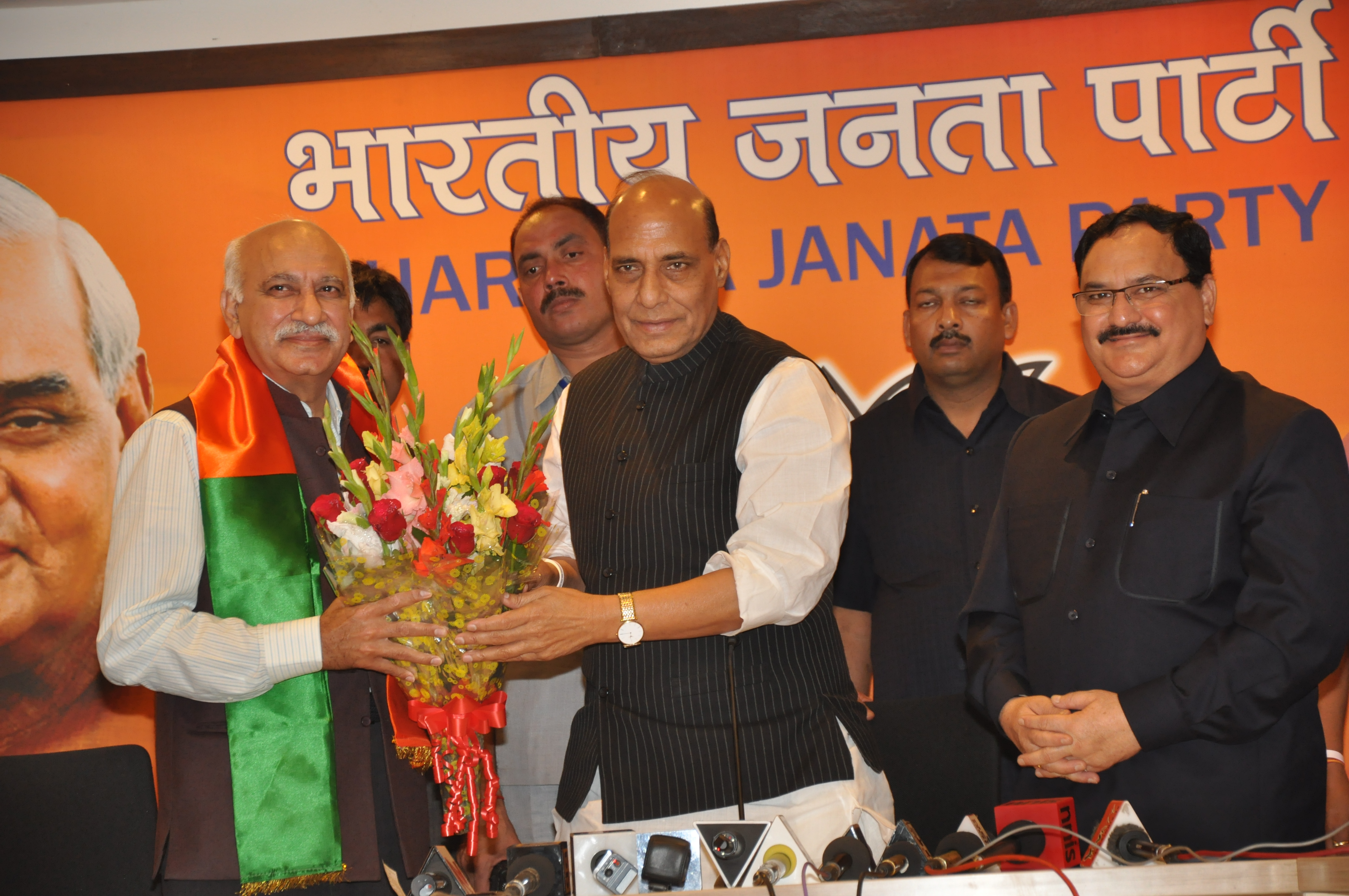 Shri M.J. Akbar joining BJP in the presence of BJP President, Shri Rajnath Singh at 11, Ashoka Road, New Delhi on March 22, 2014