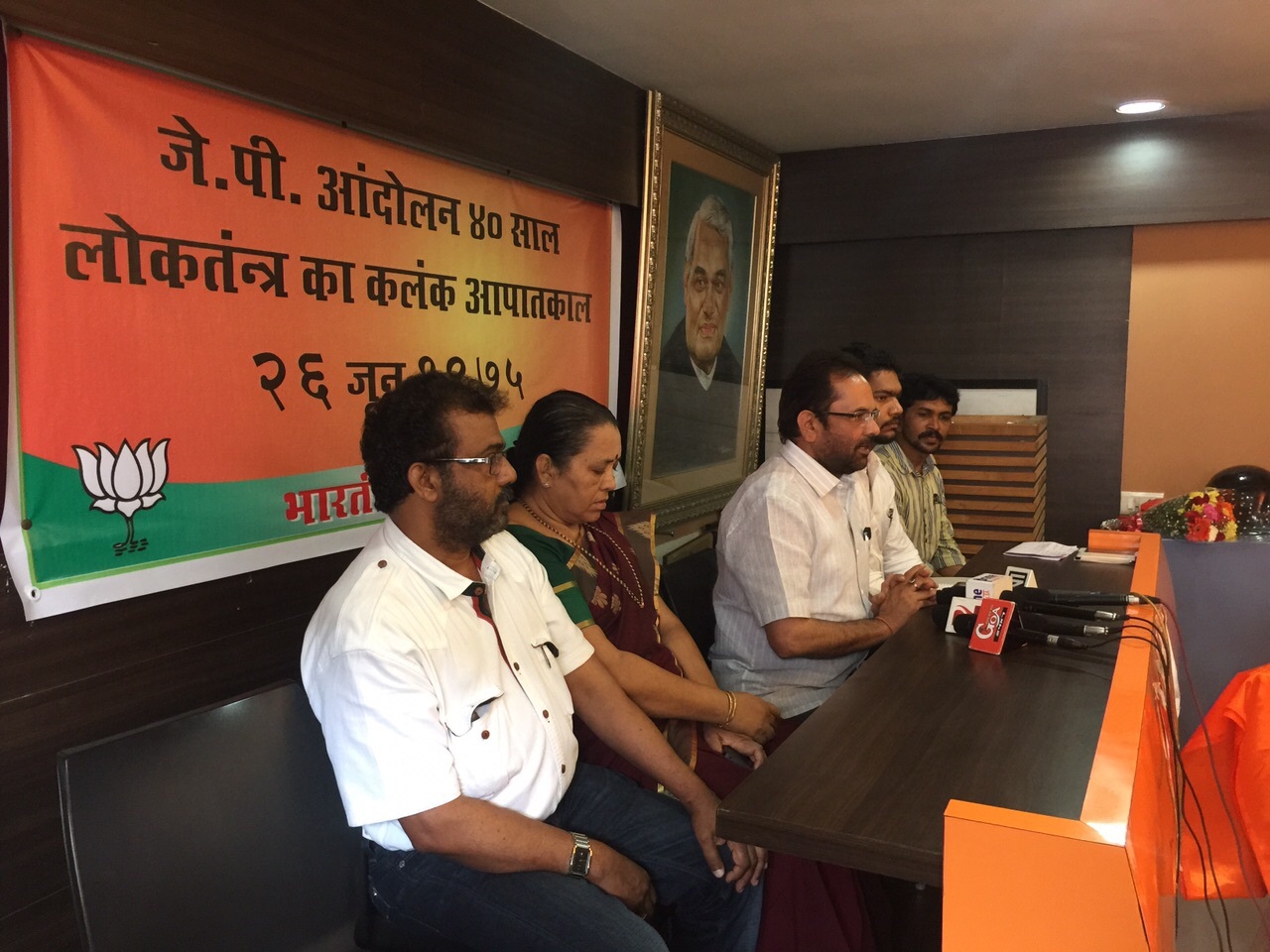 Shri Mukhtar Abbas Naqvi addressing a meeting at state BJP office at Panaji, Goa on occasion of 40 years of the Emergency on 26 June 2015