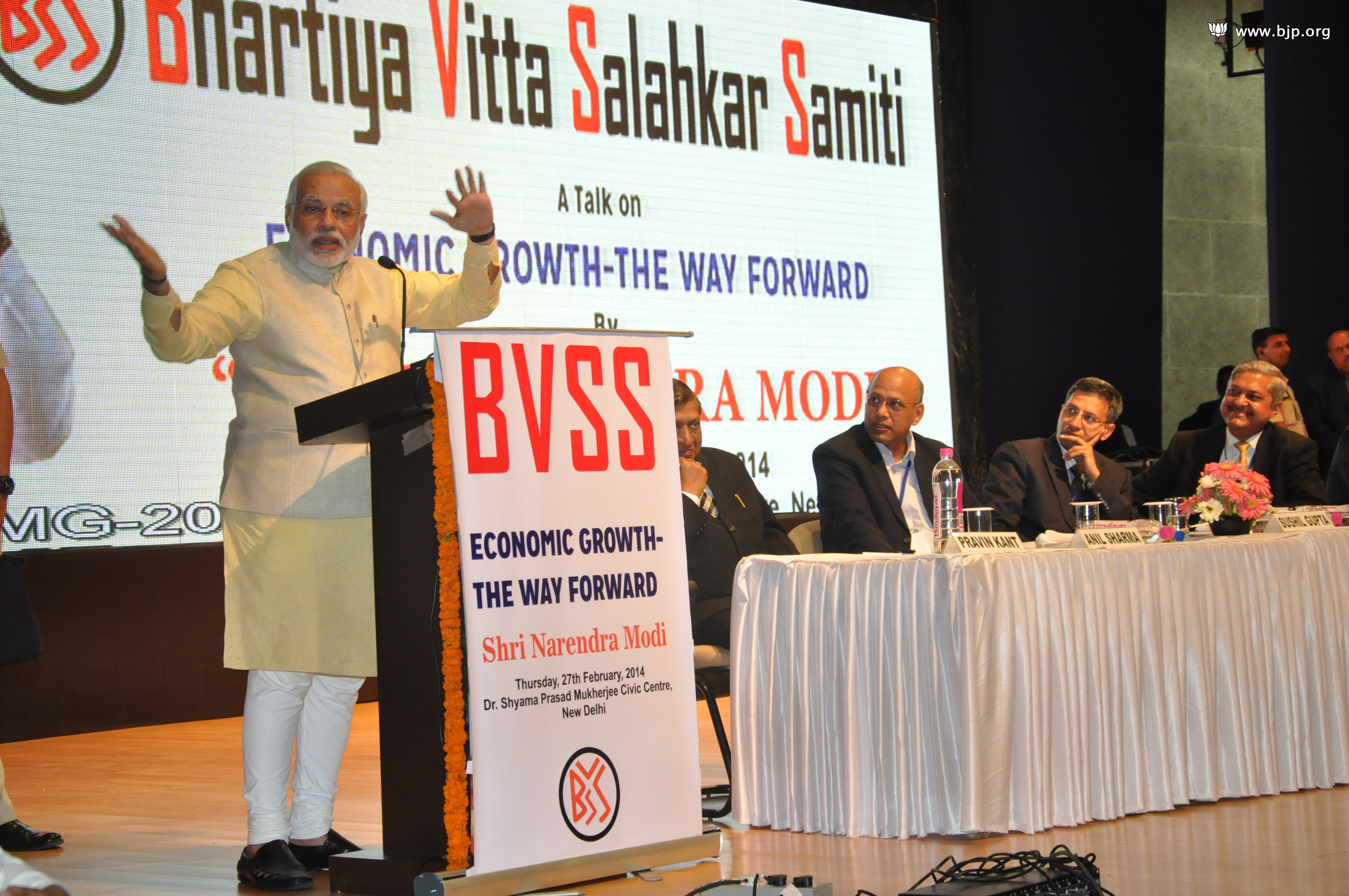 Shri Narendra Modi speaking on "Economic Growth – The way Forward" at Shri Kedarnath Sahni Auditorium, Dr. S.P. Mukherjee Civic Centre on February 27, 2014