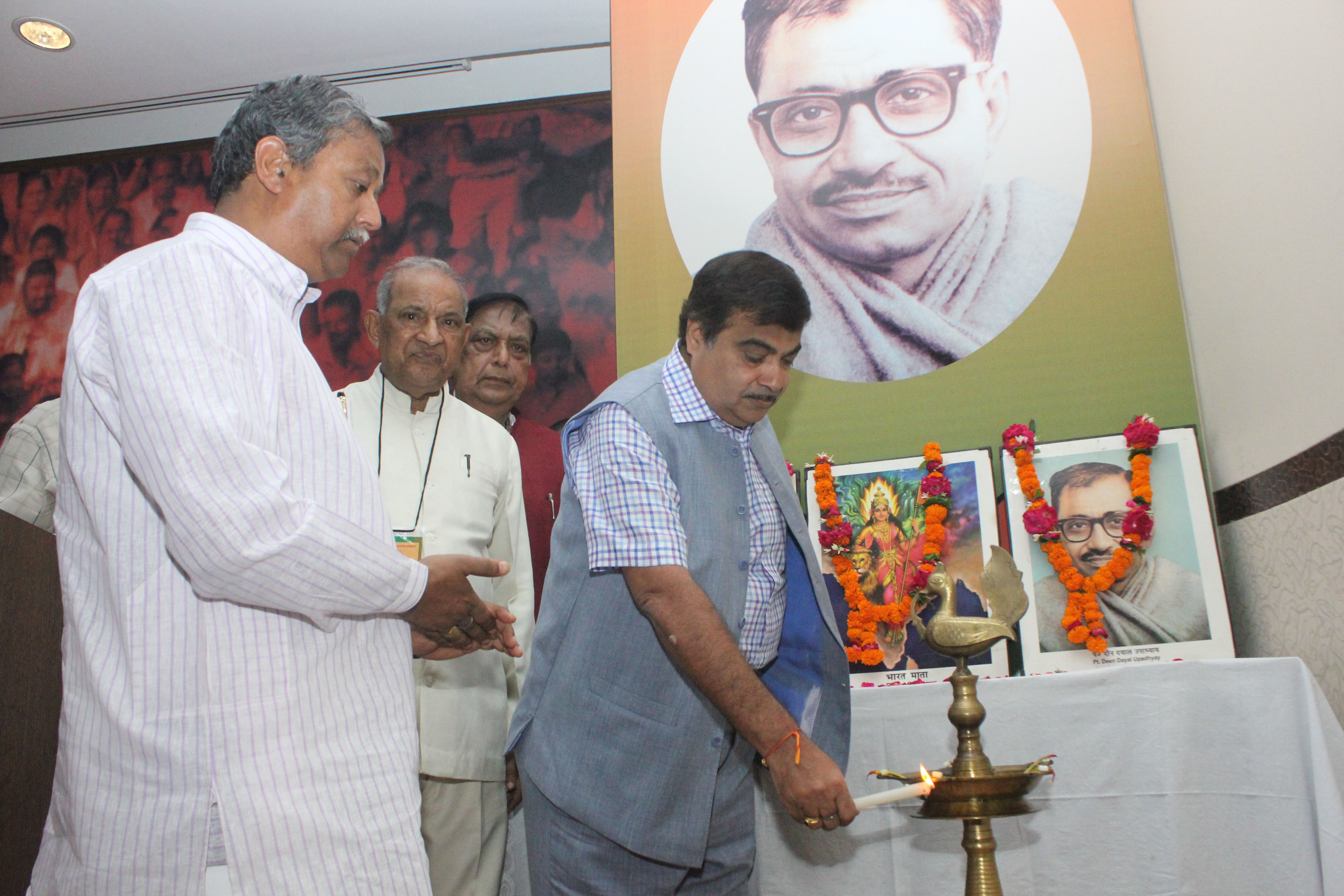 Shri Nitin Gadkari & Shri Dharmendra Pradhan inaugurating seminar org by BJP Non- Conventional Energy Cell at 11, Ashoka Road on July 14, 2014